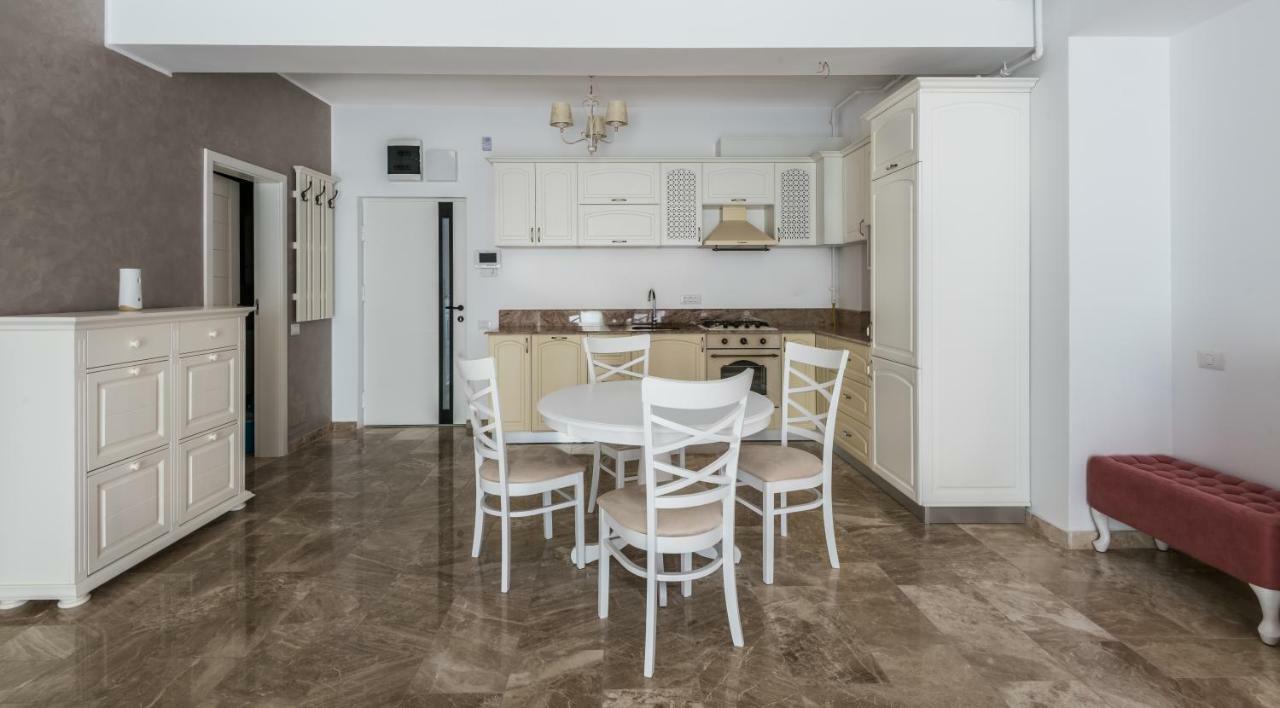 Sns Apartament In Vila Sophia Mamaia Extérieur photo